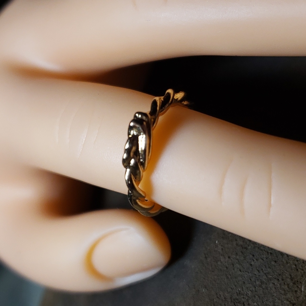 BRAND NEW RING SIZE 4.5